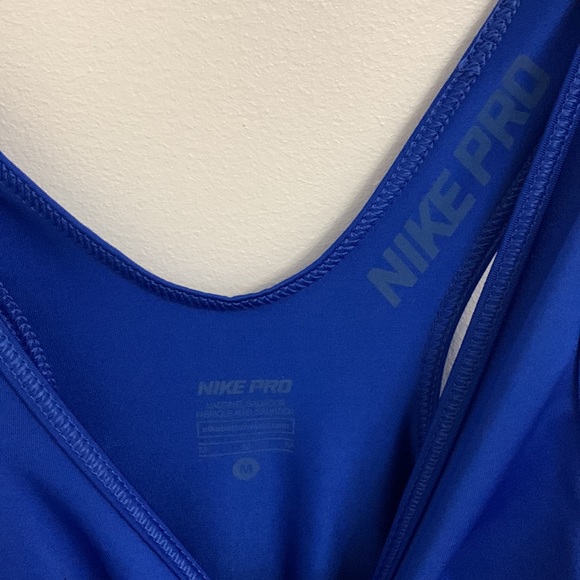 Nike Tank Top Workout Shirt - Picture 2 of 4